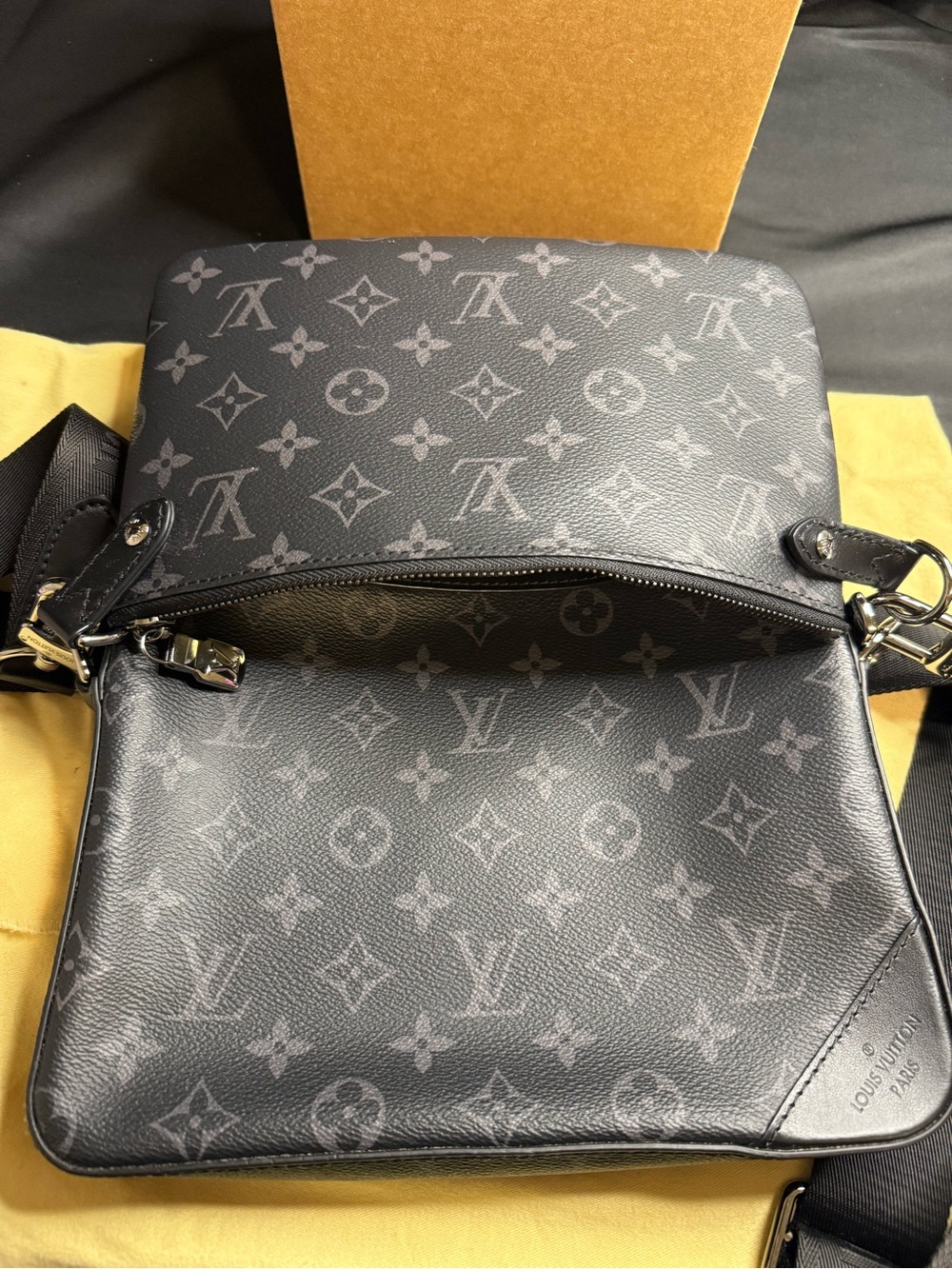Louis Vuitton Reverse Monogram Eclipse Trio Messenger Bag - Picture 5 of 14